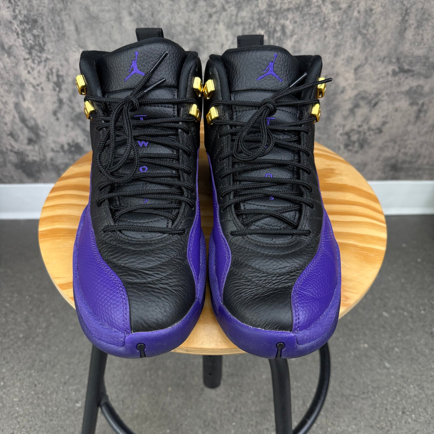 PRE-OWNED Jordan 12 Field Purple SZ 8.5