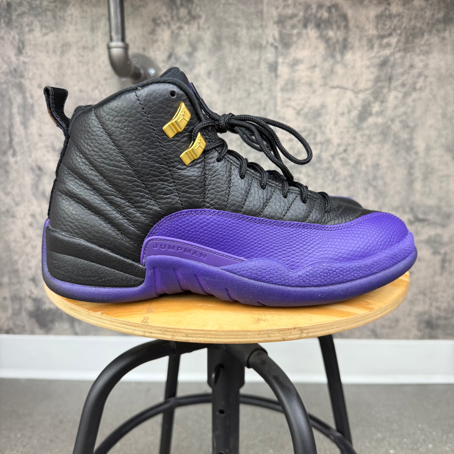 PRE-OWNED Jordan 12 Field Purple SZ 8.5