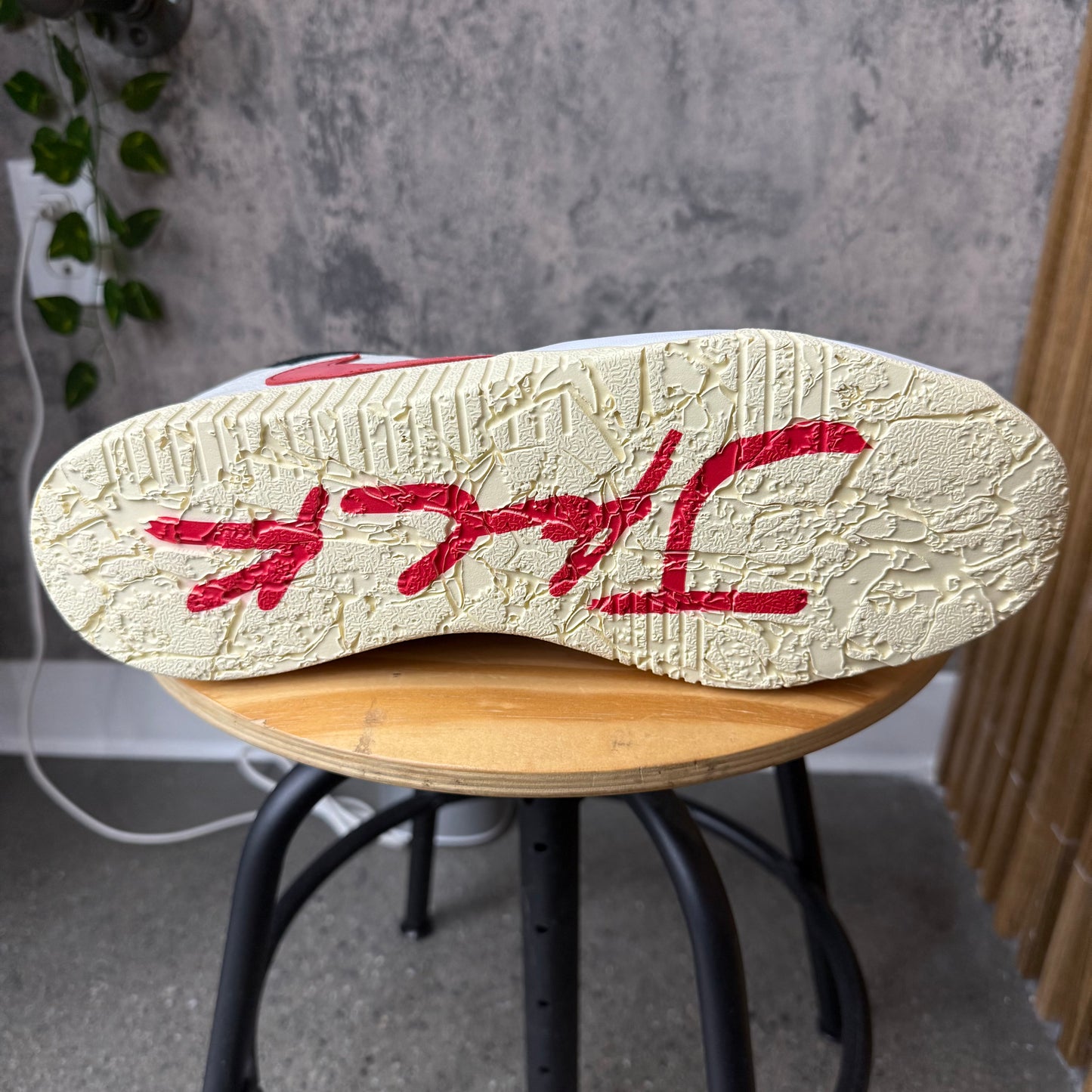 Travis Jumpman Jack University Red SZ 11.5 (DS)