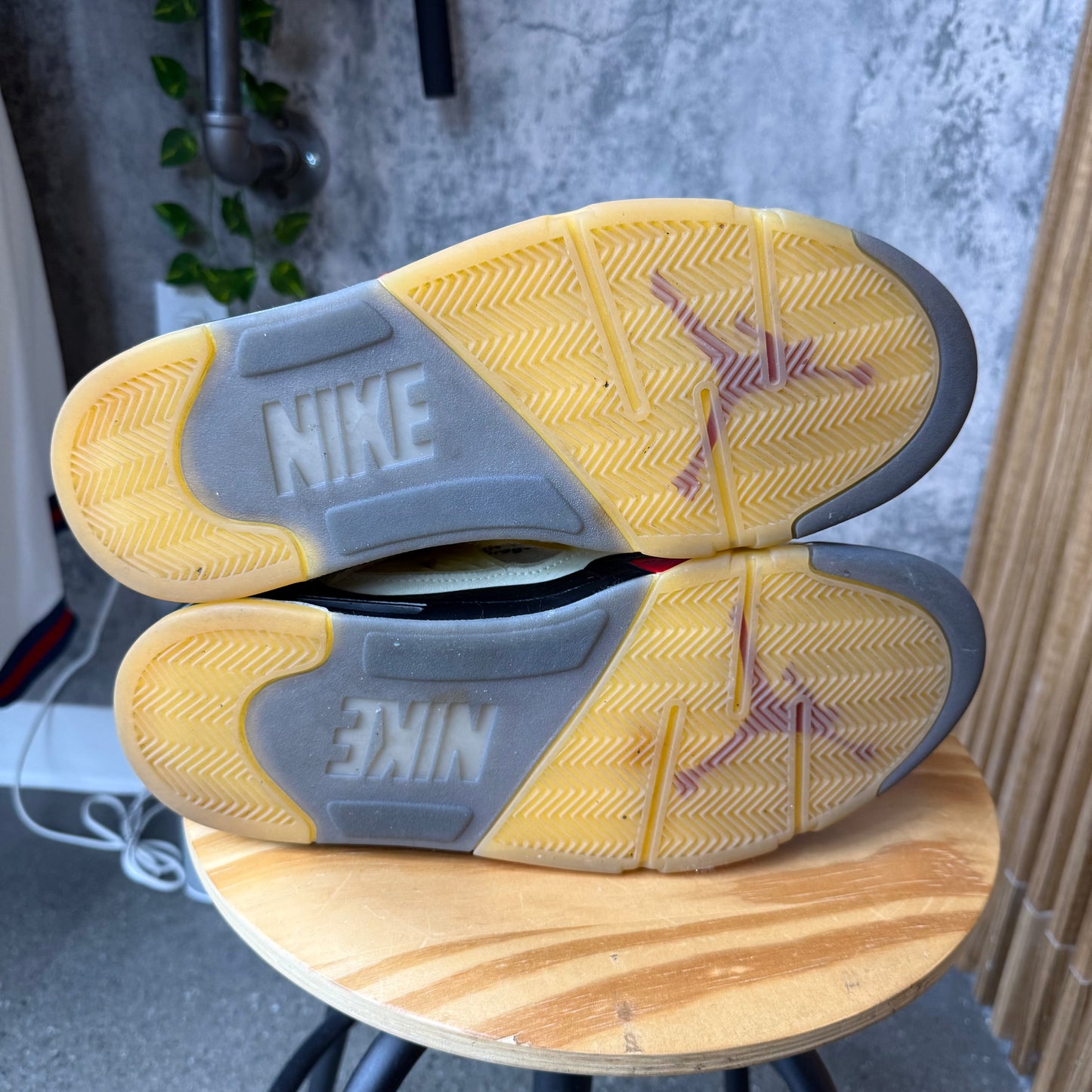 (PRE-OWNED) Jordan 5 Off White Sail SZ 12.5