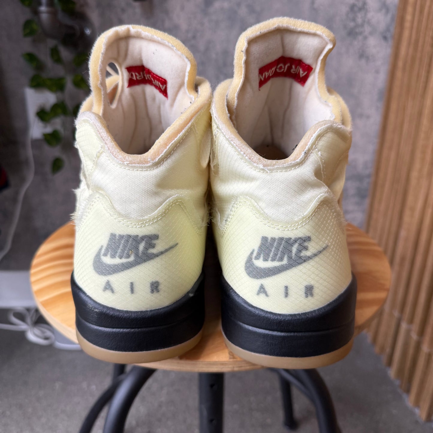 (PRE-OWNED) Jordan 5 Off White Sail SZ 12.5