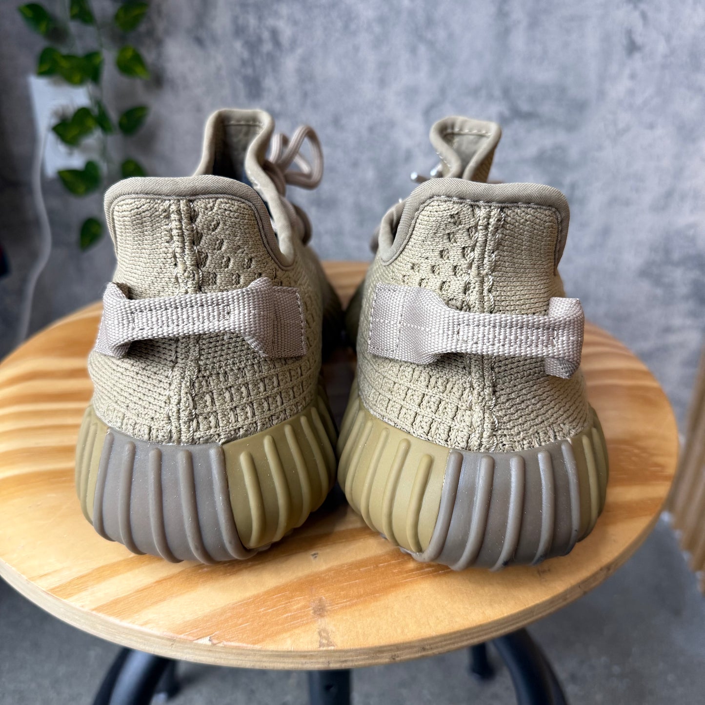 (PRE-OWNED) Yeezy 350v2 Earth SZ 8