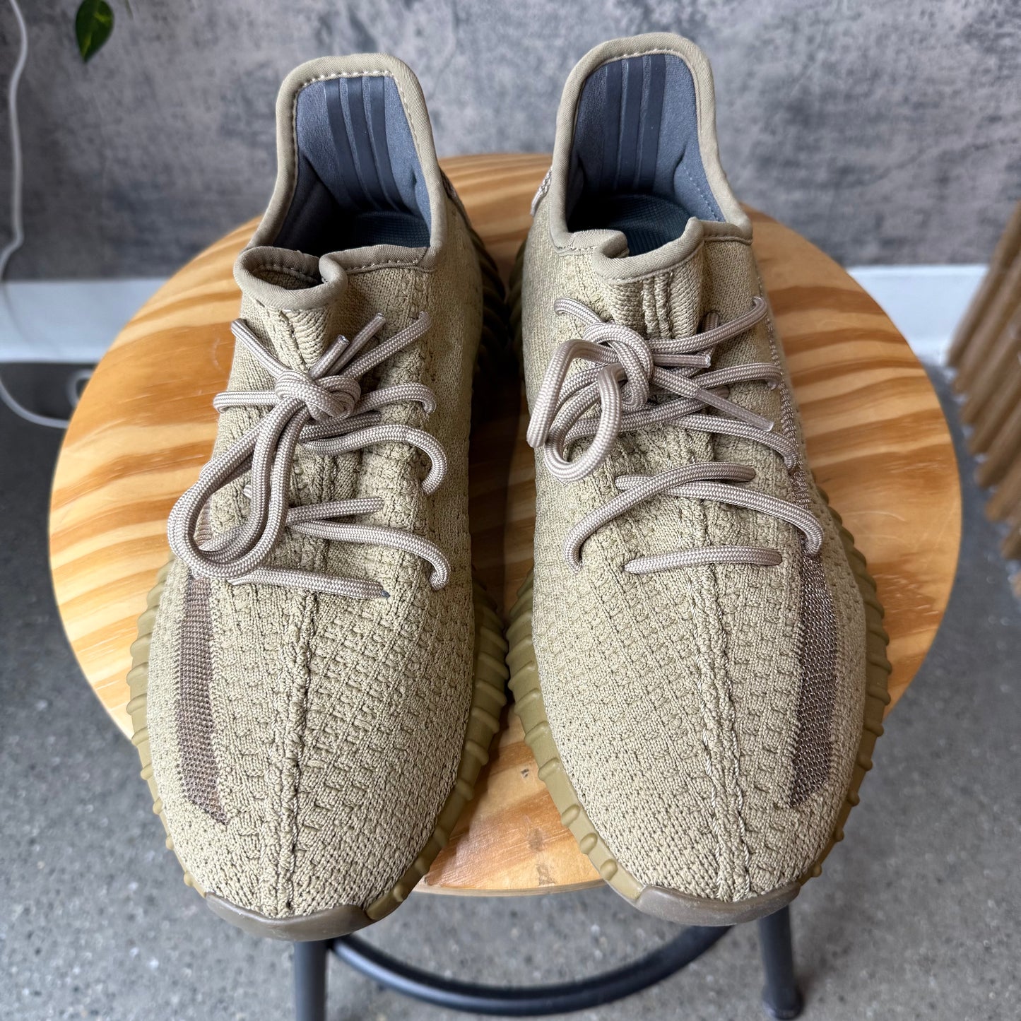 (PRE-OWNED) Yeezy 350v2 Earth SZ 8