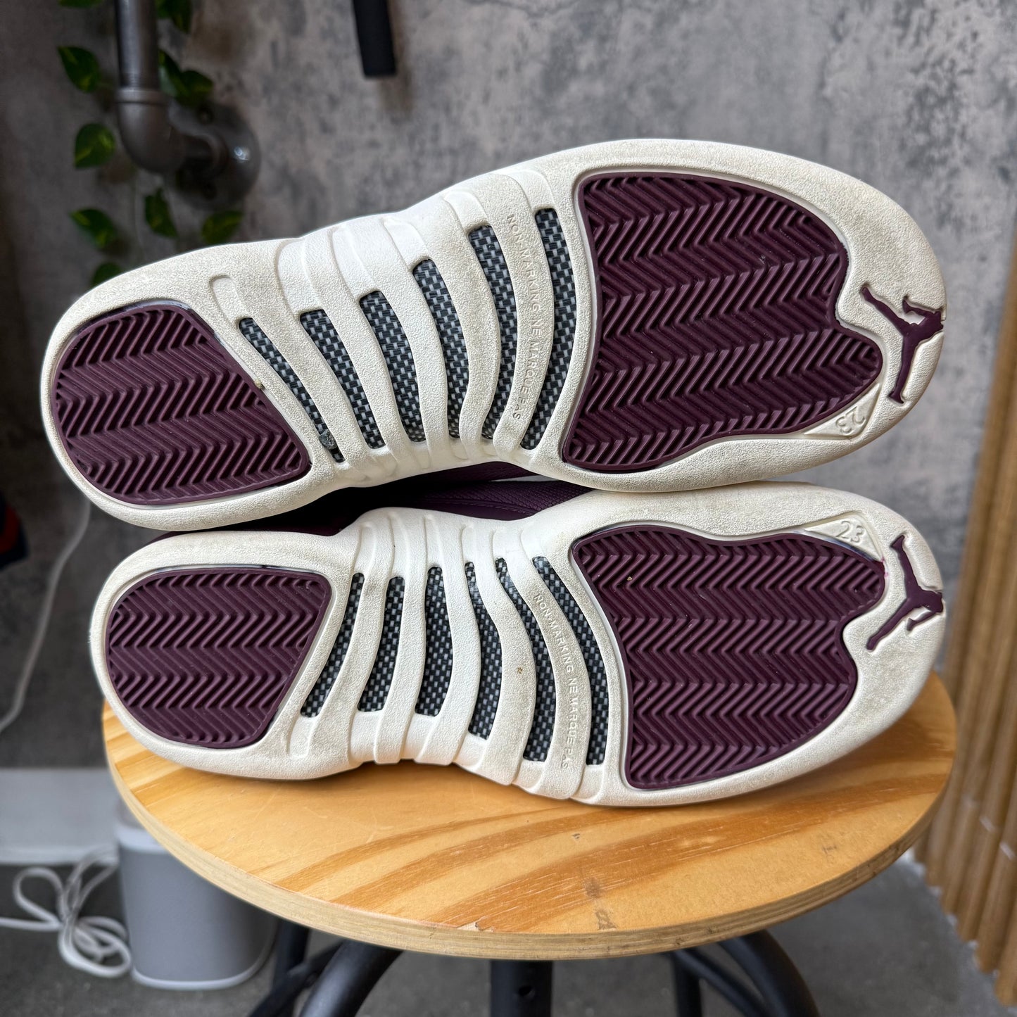 (PRE-OWNED) Jordan 12 Bordeaux SZ 7Y