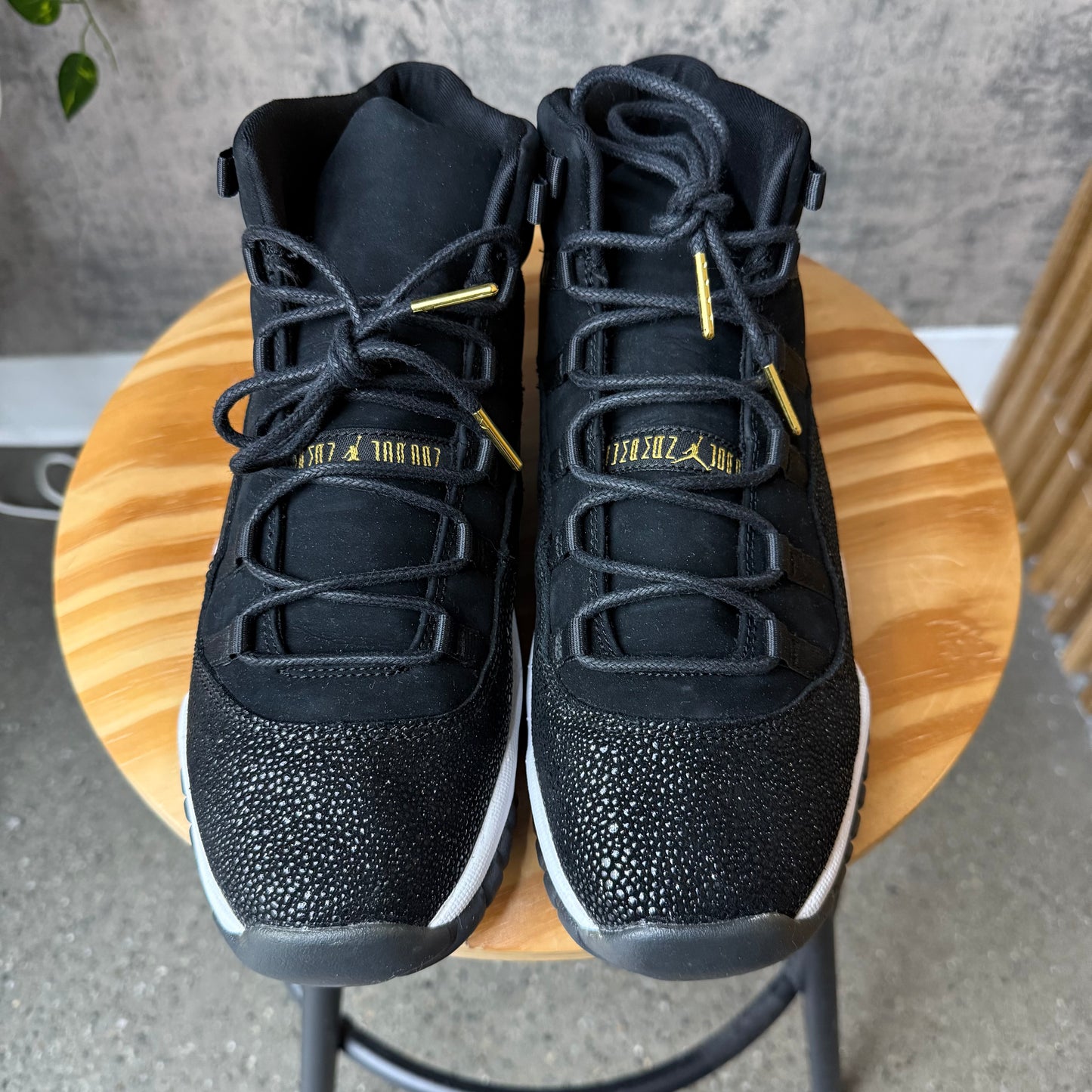 (PRE-OWNED) Jordan 11 Black Stringray SZ 7Y