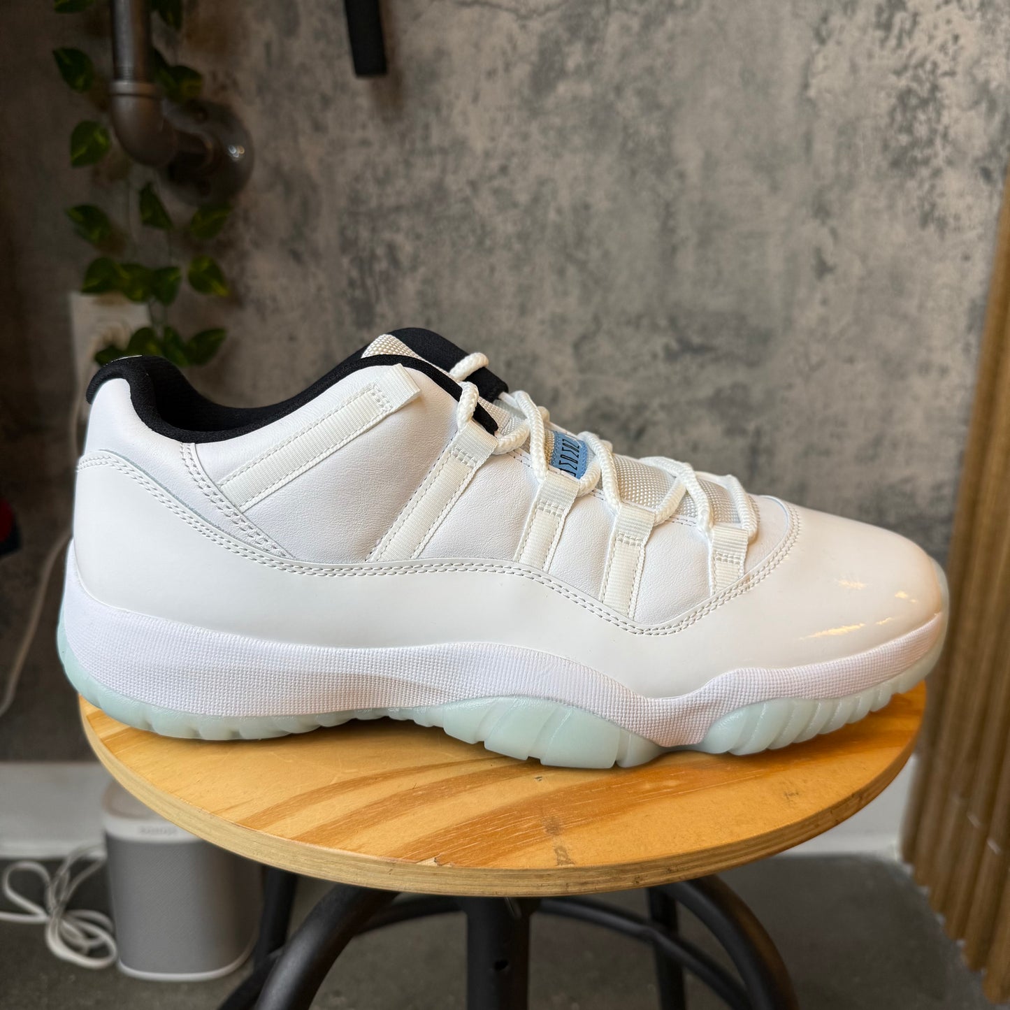 Jordan 11 Legend Blue Low SZ 11.5 (DS)