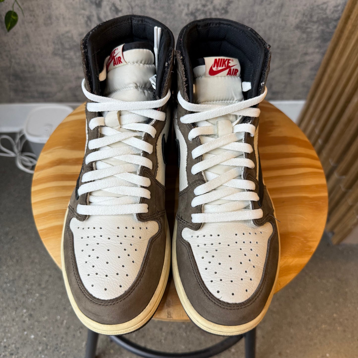 (PRE-OWNED) Travis Scott 1 Mocha High SZ 9.5