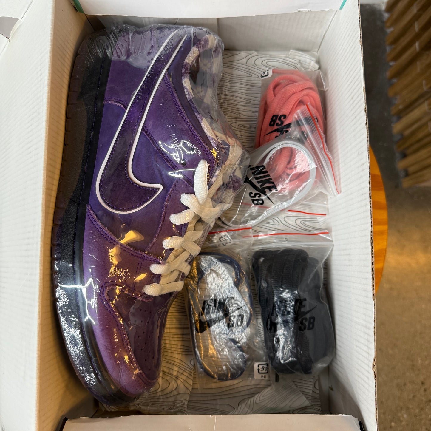 (PRE-OWNED) Nike SB Purple Lobster *Special Box* SZ 9.5
