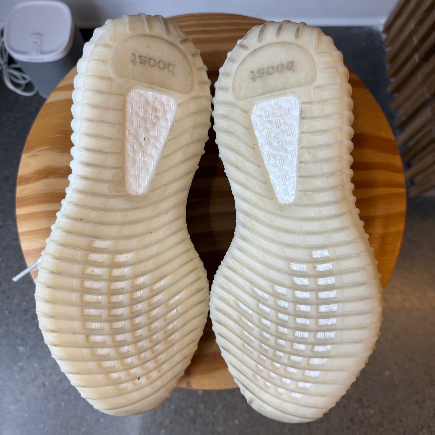 (PRE-OWNED) Yeezy 350v2 Zebra SZ 7.5