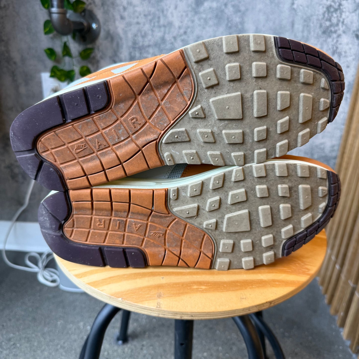 (PRE-OWNED) Nike Air Max Patta Monarch SZ 11.5