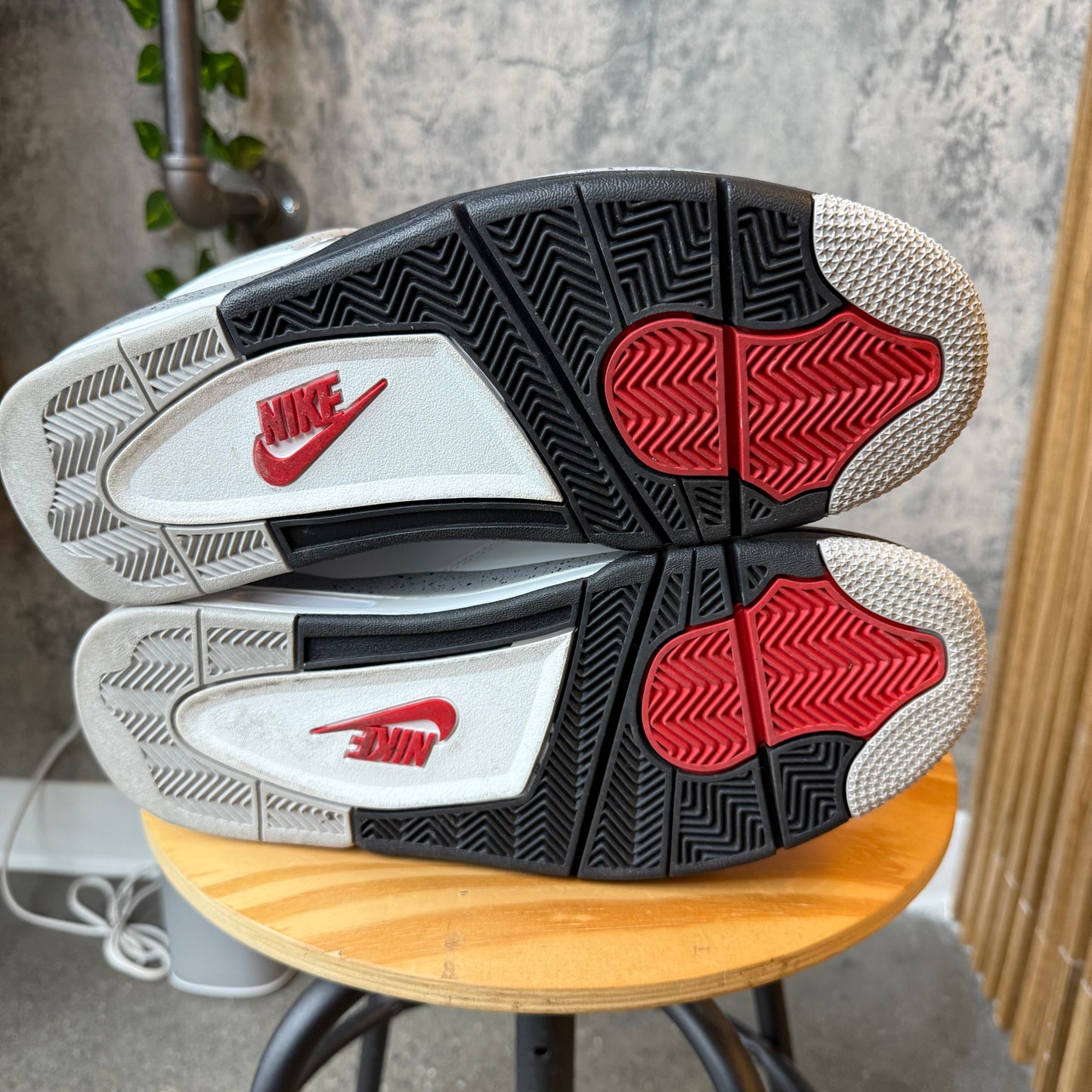 (PRE-OWNED) White Cement 3 Reimagined SZ 11.5