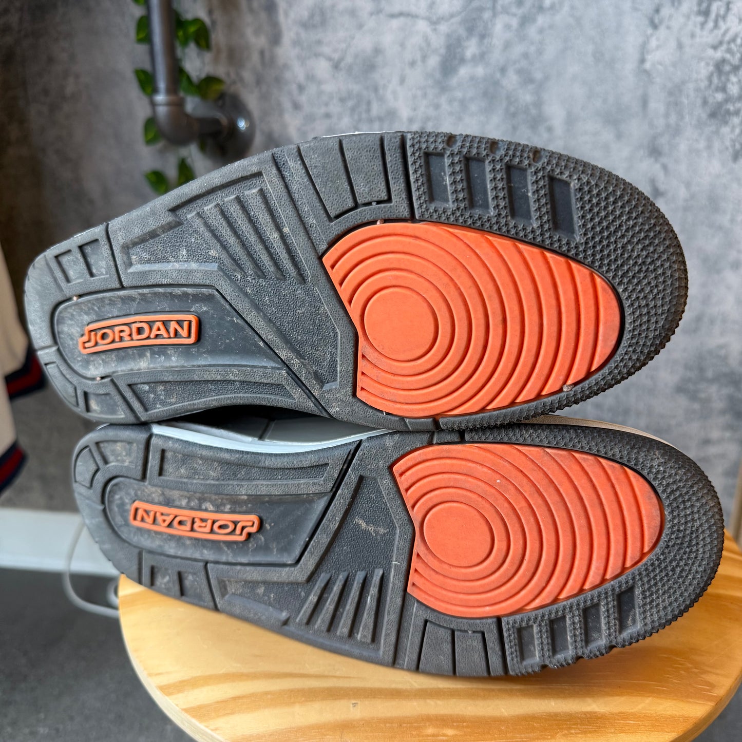 (PRE-OWNED) Jordan 3 Fear SZ 11.5