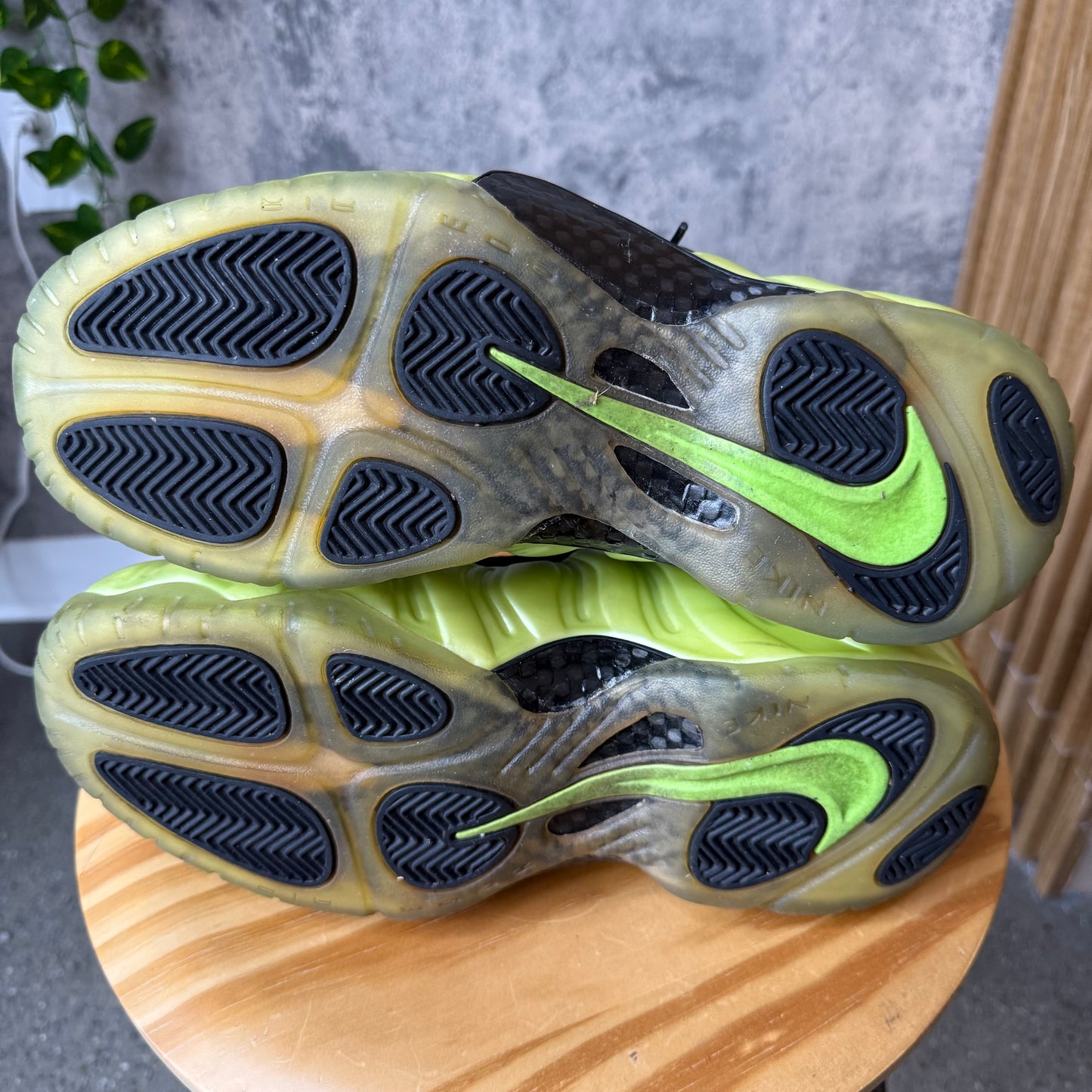 PRE-OWNED Nike Foamposite Pro Electric Green (2010) SZ 9**