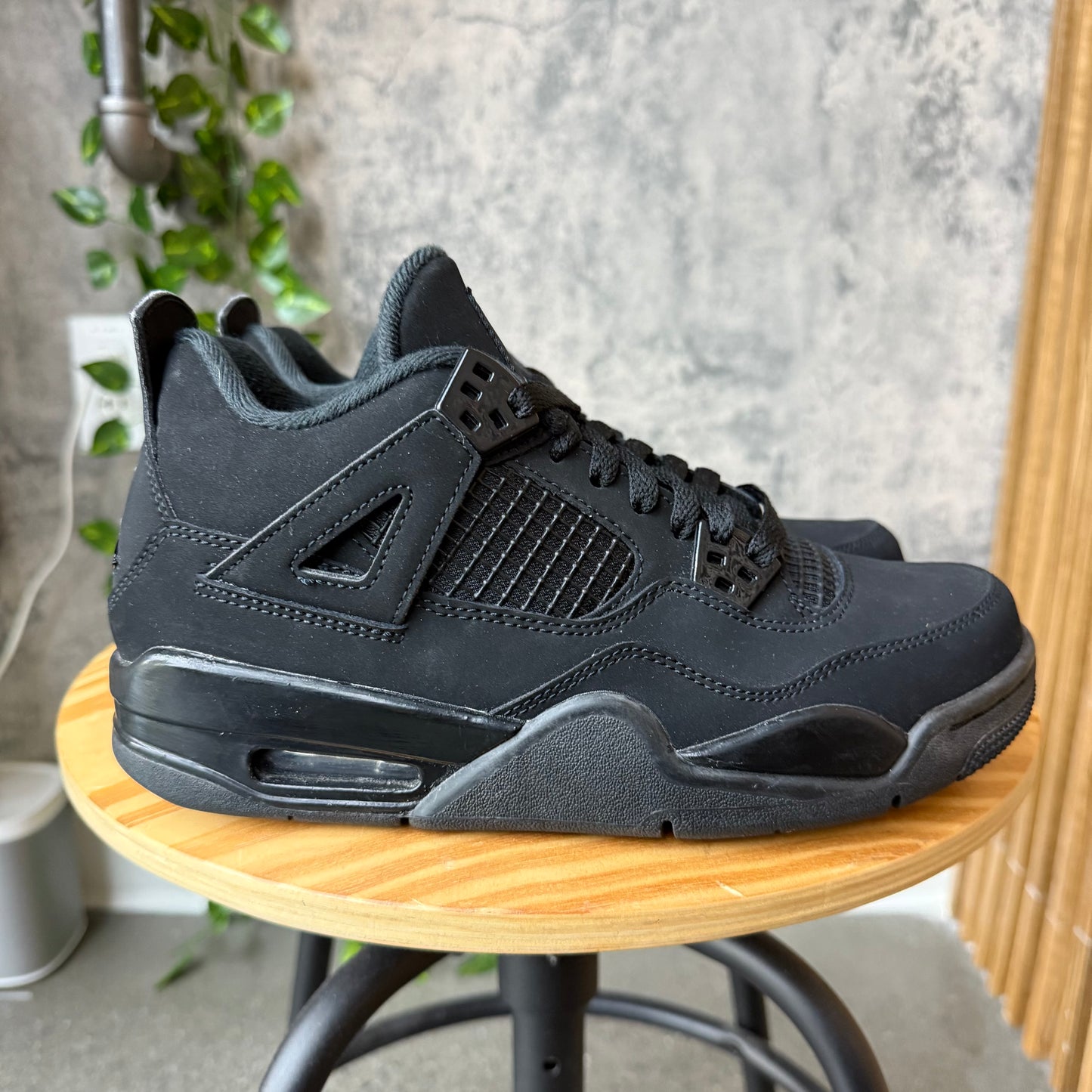 (PRE-OWNED) Jordan 4 Black Cat (2020) SZ 6Y