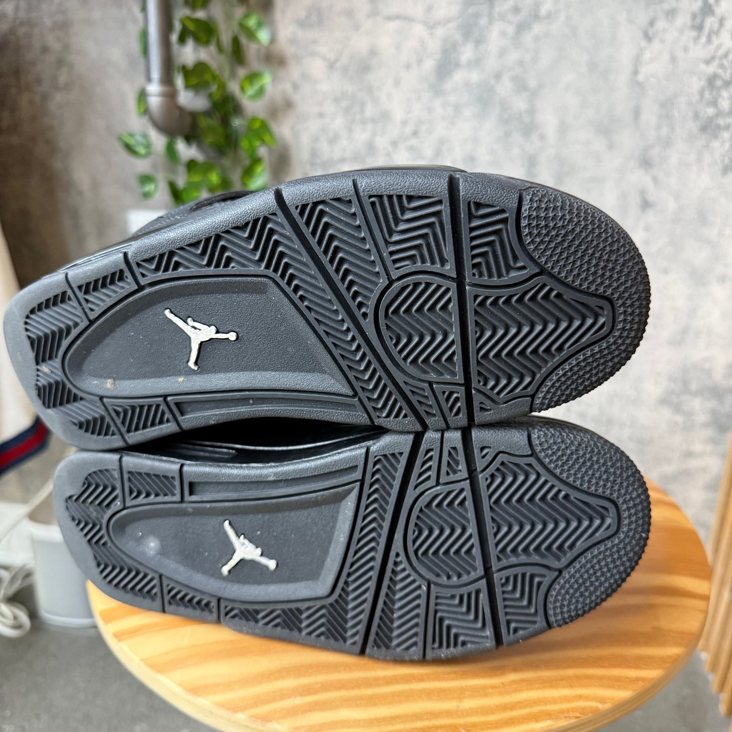 (PRE-OWNED) Jordan 4 Black Cat (2020) SZ 6Y