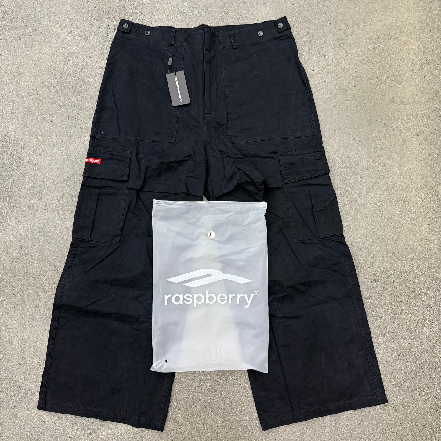 Raspberry Hills Cargo Pants Black SZ L