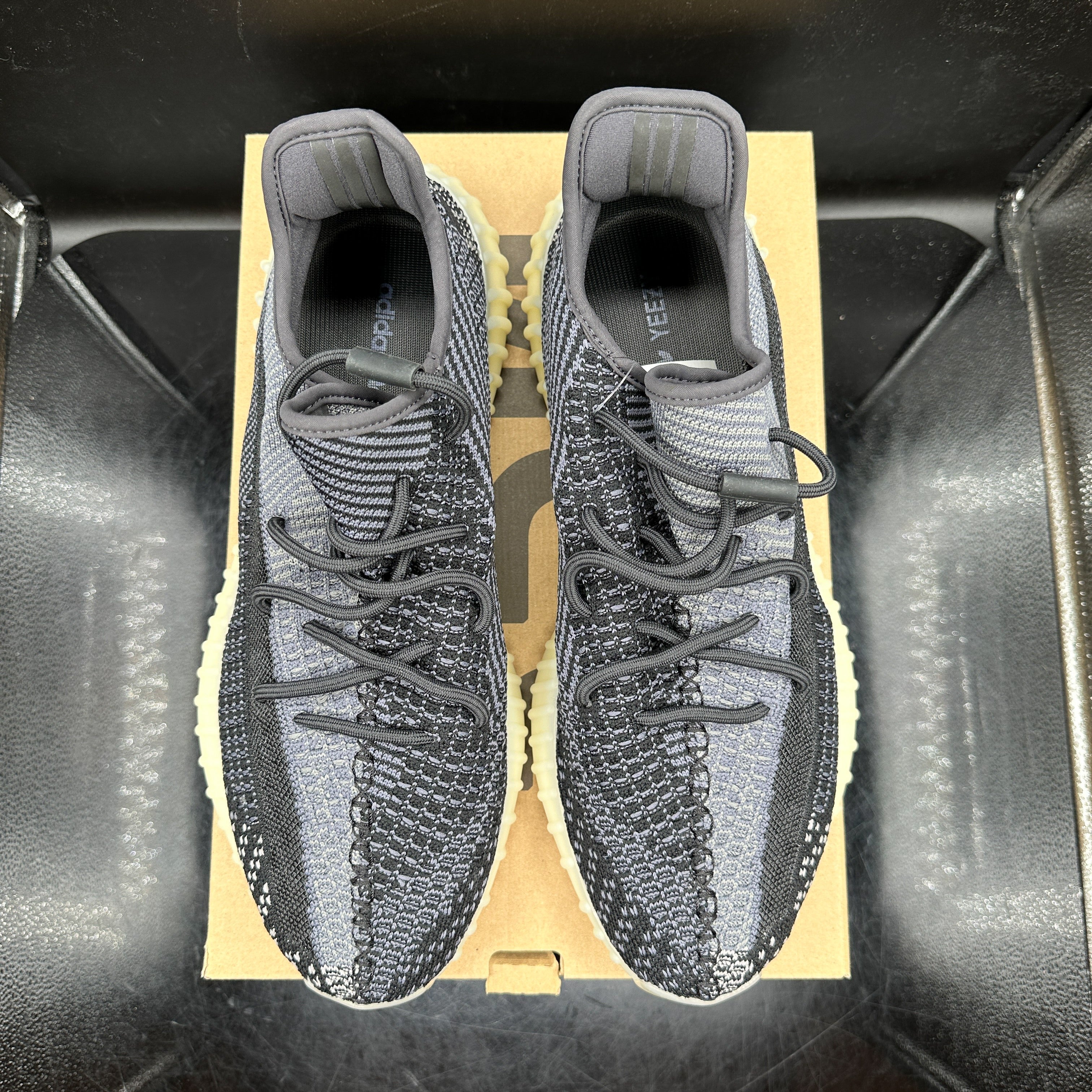 Yeezy 350 v2 deals Carbon Sz 9