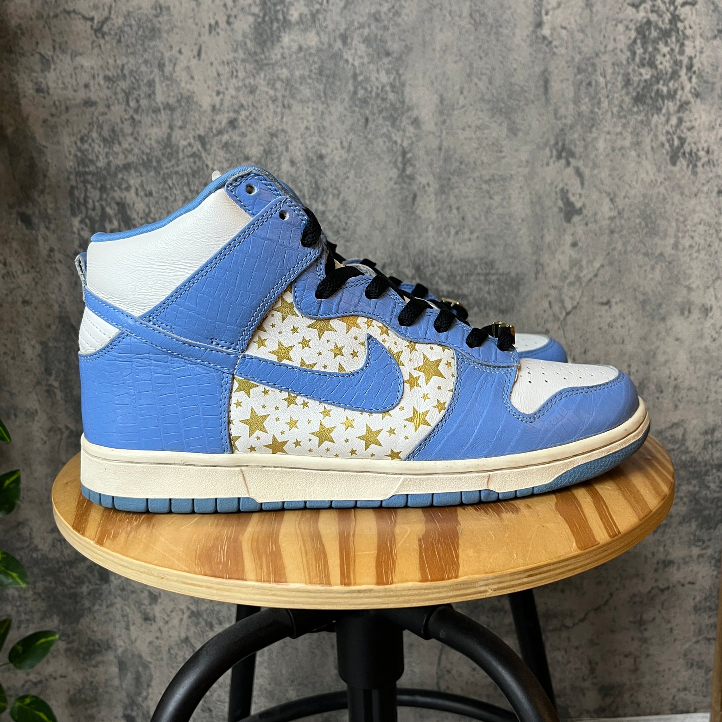 PRE-OWNED Nike Supreme SB Dunk Hi UNC SZ 9.5