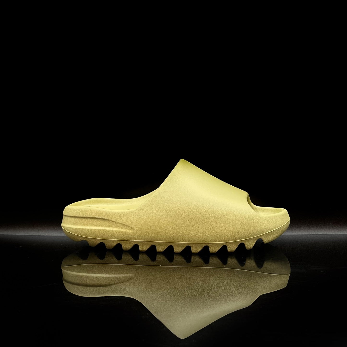 Yeezy Slide Resin (Multiple Sizes) (DS)