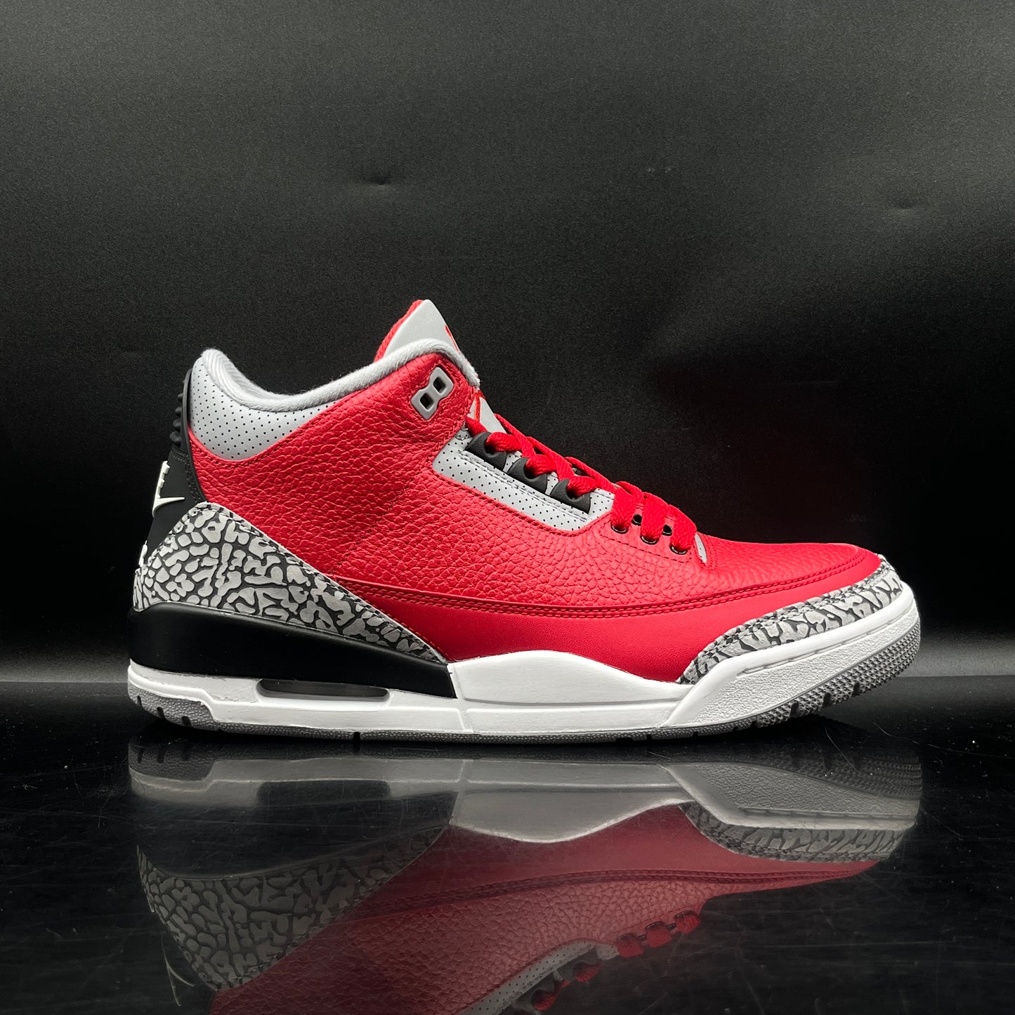 (PRE-OWNED) Jordan 3 Unite Red SZ 10