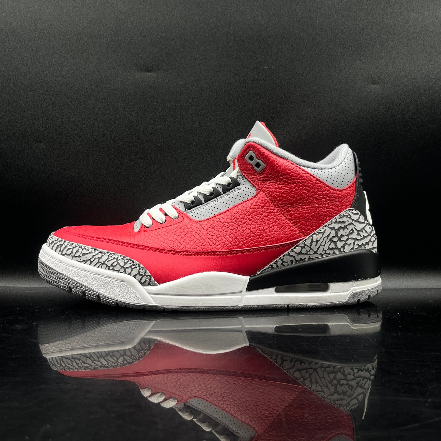 (PRE-OWNED) Jordan 3 Unite Red SZ 10