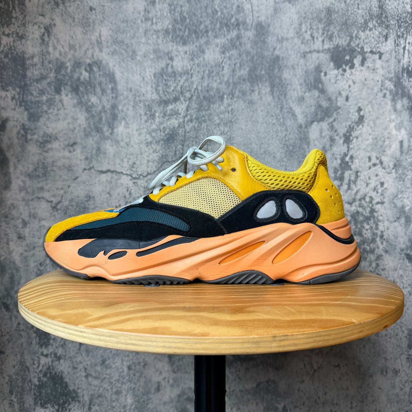 PRE-OWNED Yeezy 700 Sun SZ 11