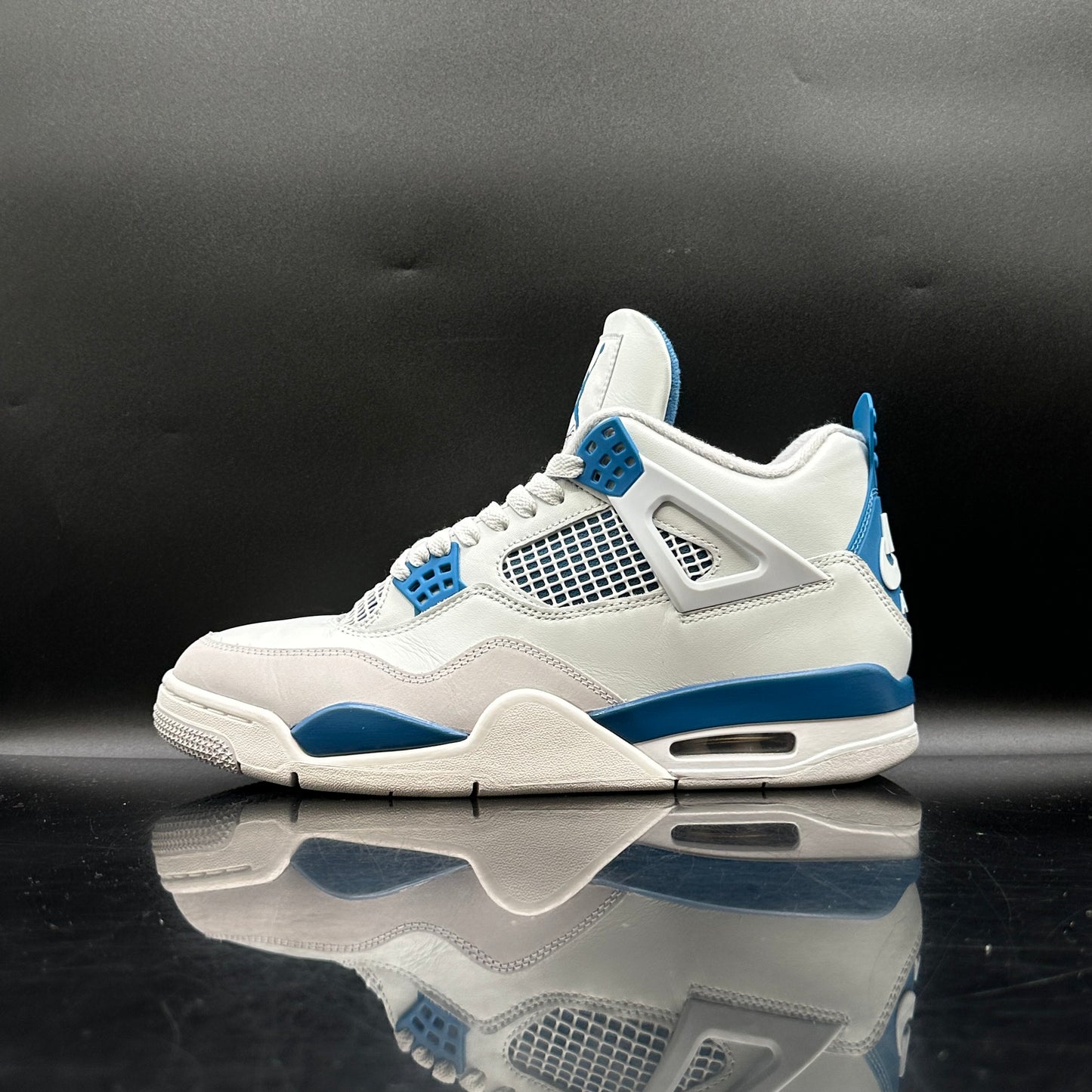 PRE-OWNED Jordan 4 Military Blue SZ 9.5