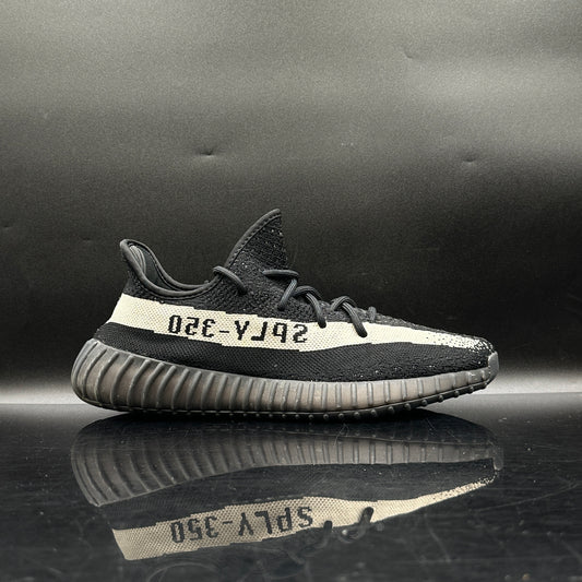 (PRE-OWNED) Yeezy 350v2 Core Black Oreo SZ 10.5