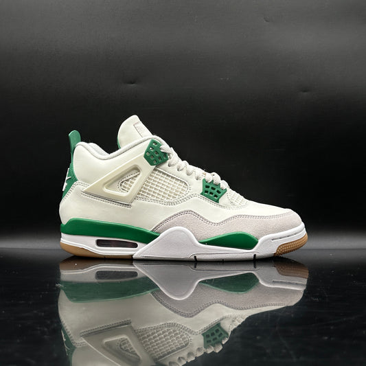 (PRE-OWNED) Jordan 4 SB Pine Green SZ 8