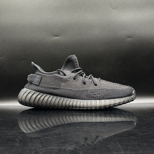 (PRE-OWNED) Yeezy 350 v2 Onyx SZ 10.5