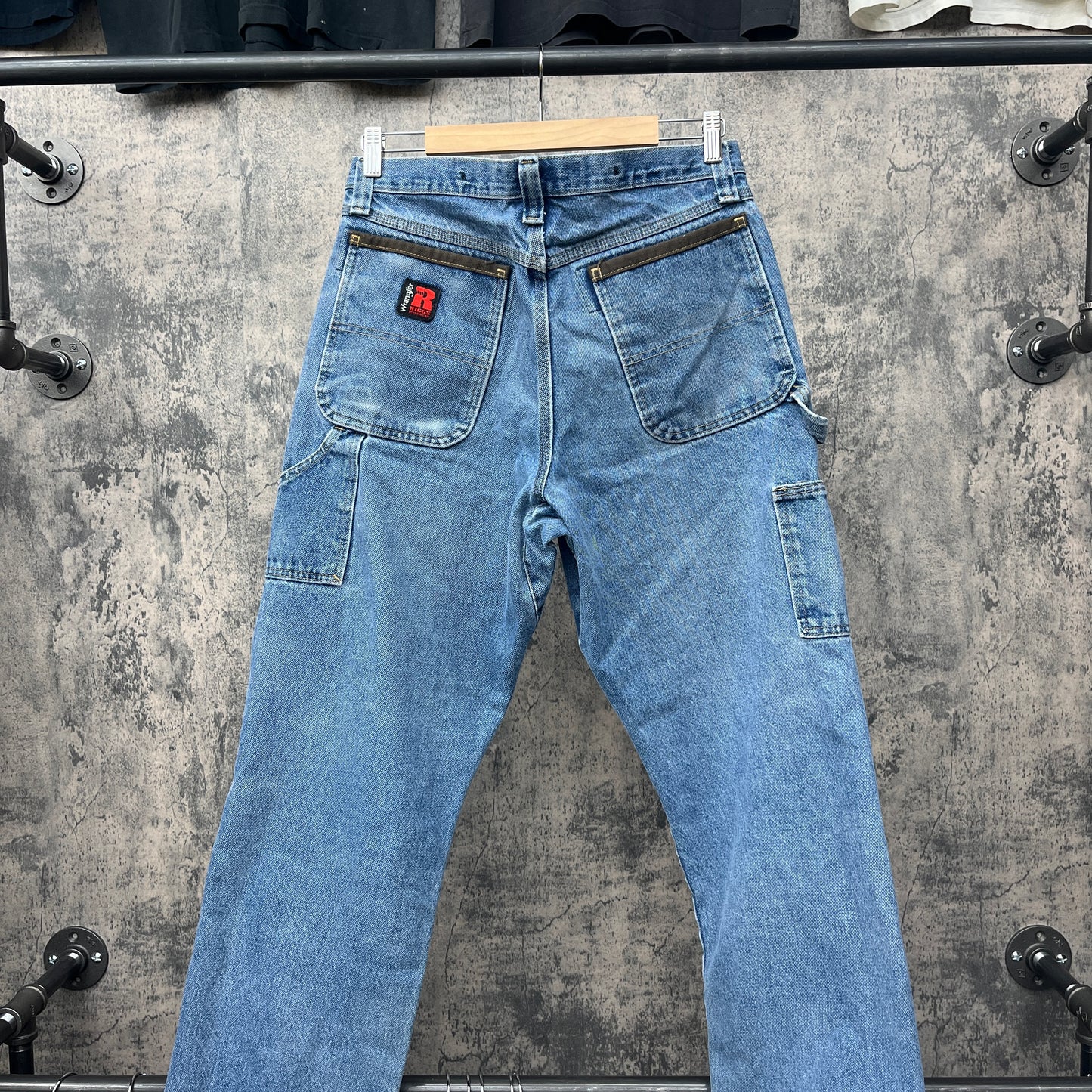 Wrangler Riggs Distressed Denim SZ 33 x 32