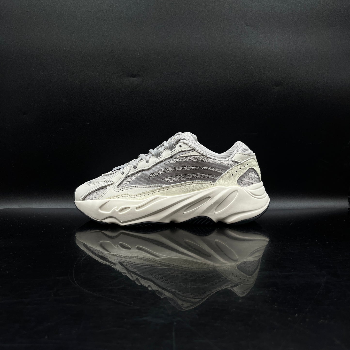 PRE-OWNED Yeezy 700 Static SZ 6