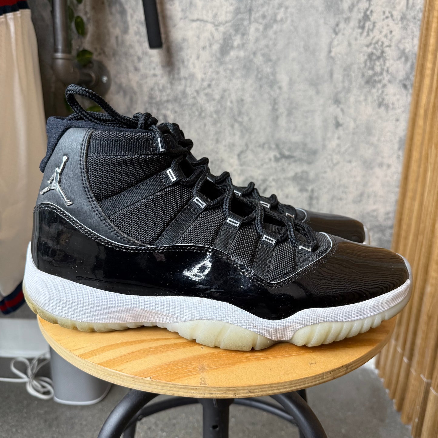 *PRE-OWNED Jordan 11 Jubilee SZ 12