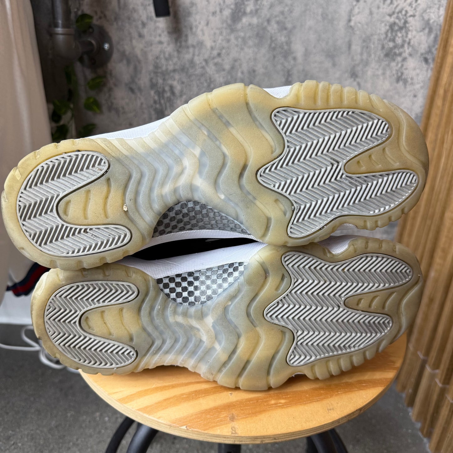 *PRE-OWNED Jordan 11 Jubilee SZ 12